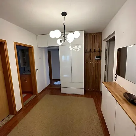 Apartament Kovaci *